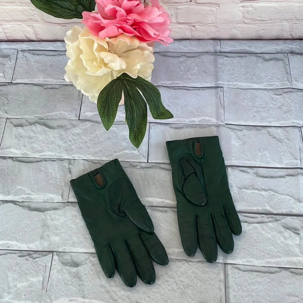 Aris 100% cashmere lined  green leather gloves size 6 1/2